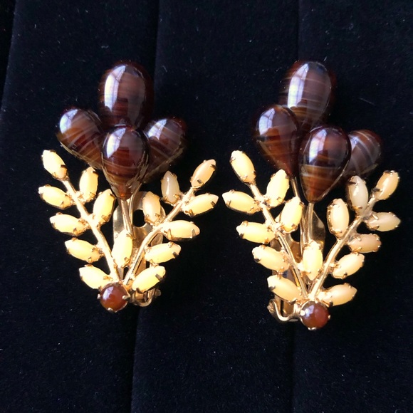 Stunning VINTAGE Estate floral clip-on EARRINGS - Picture 1 of 6